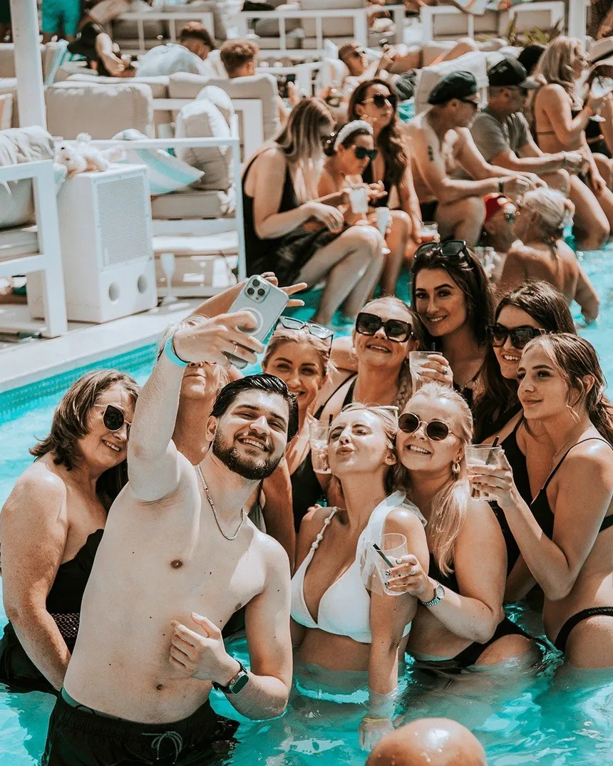 Oceans — ambiente en la piscina